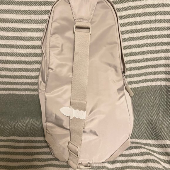 Ariana Grande Fragrances Sling CrossBody Bag NWT - Picture 3 of 4